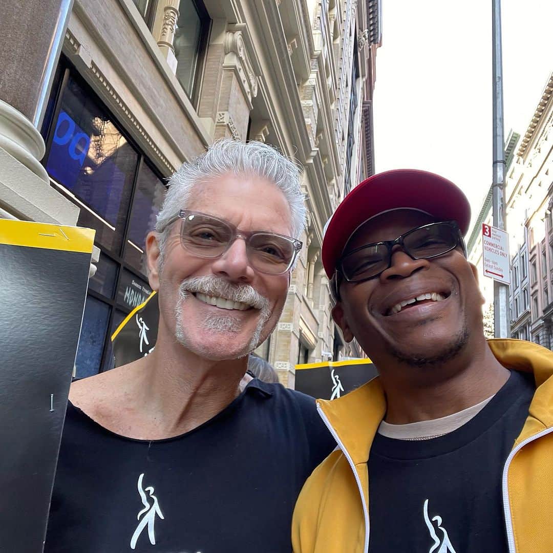 ラリー・ギリアード・Jrのインスタグラム：「Caught up with my fellow “Featherweight” compadre @thefeatherweightfilm Stephen Lang @slang_711 as he orated passionately for a fare union contract! ✊🏾✊🏾#sagaftrastrong」