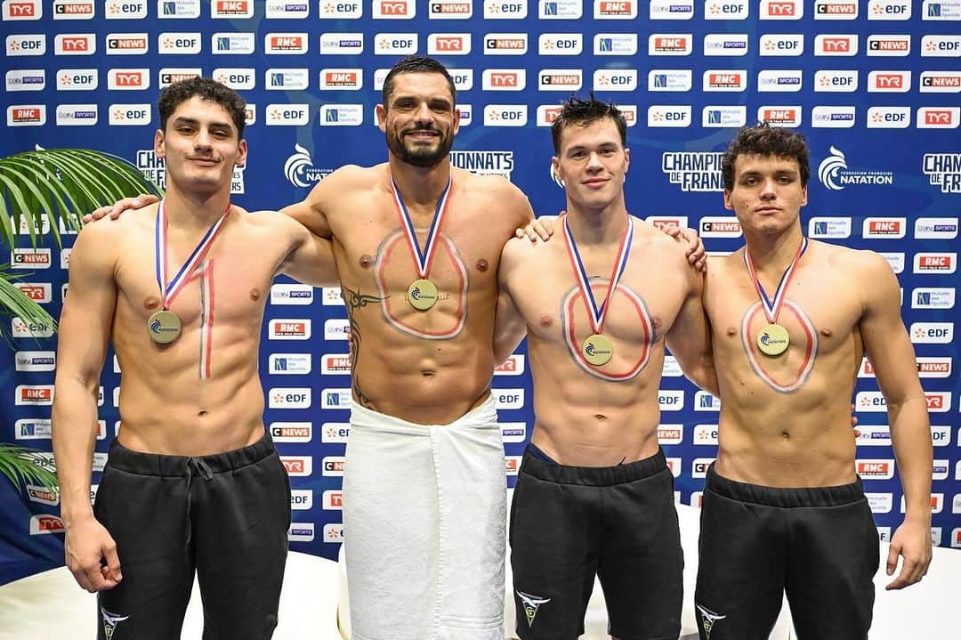 フローラン・マナドゥのインスタグラム：「1000🥇comme le nombre de médailles d’or remportées par le @cnmarseille aux Championnats de France 🤩  📸 @stephanekempinaire」