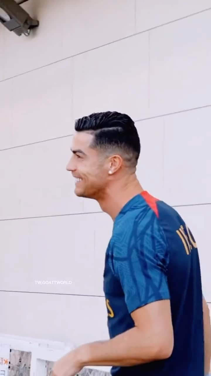 FIBAのインスタグラム：「Anything he can’t do? 🤔   🎥 TW - Goattworld」
