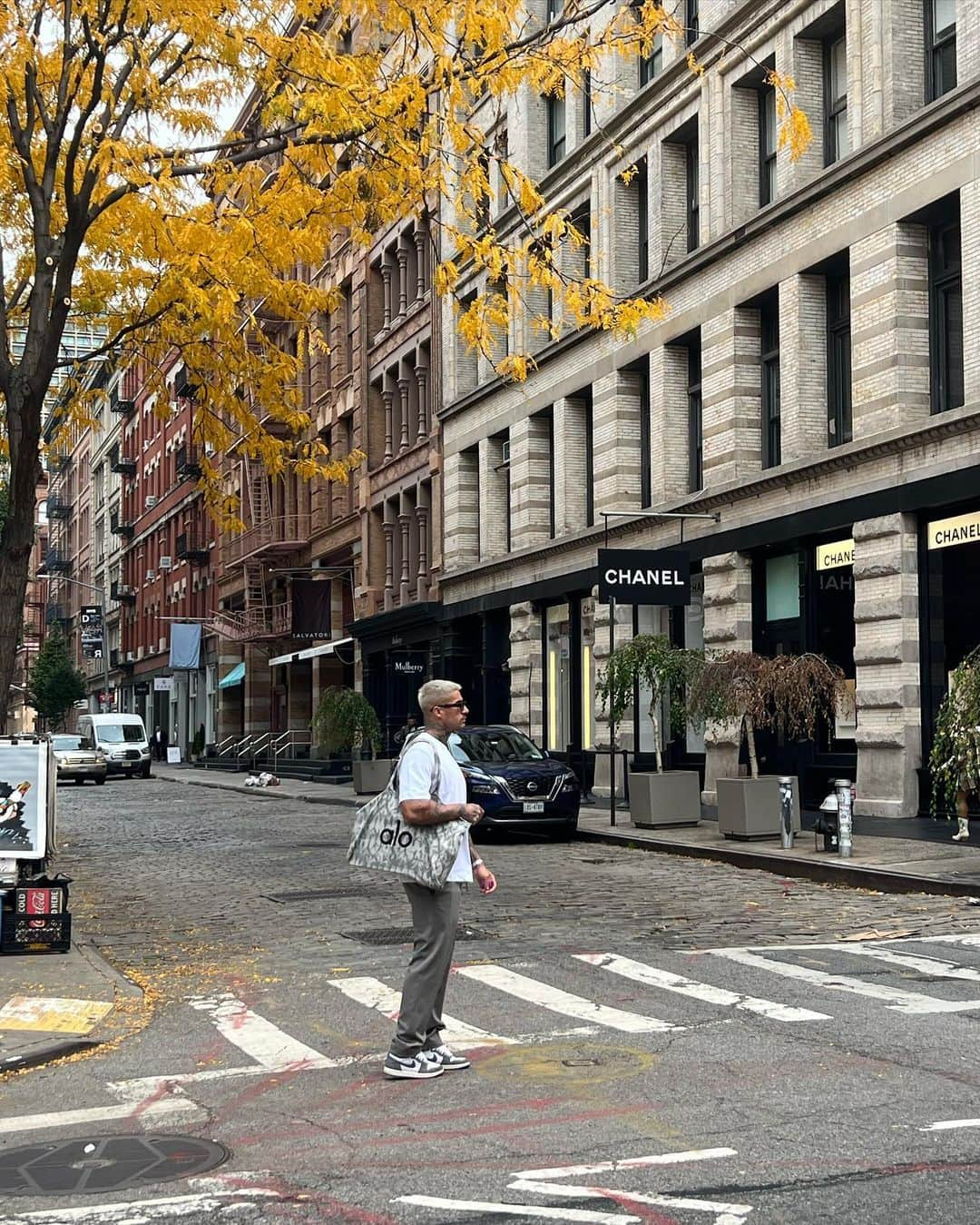 サムエル・ガルシア・サンチェスさんのインスタグラム写真 - (サムエル・ガルシア・サンチェスInstagram)「walking through soho 🚶🏾」10月28日 3時17分 - samuel7garcia