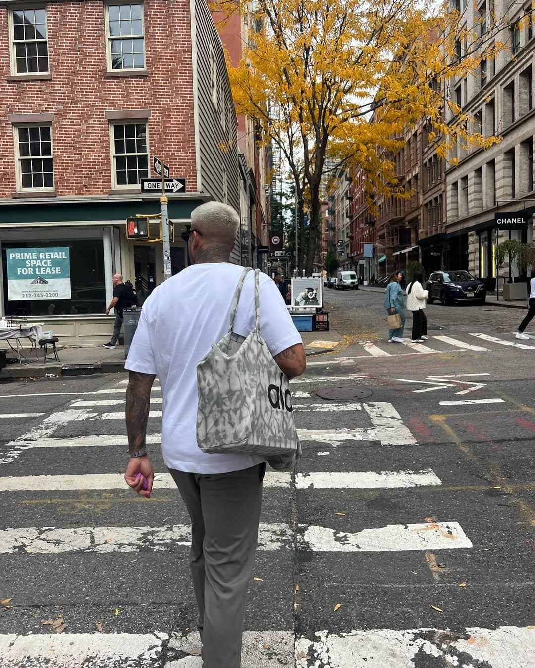 サムエル・ガルシア・サンチェスさんのインスタグラム写真 - (サムエル・ガルシア・サンチェスInstagram)「walking through soho 🚶🏾」10月28日 3時17分 - samuel7garcia