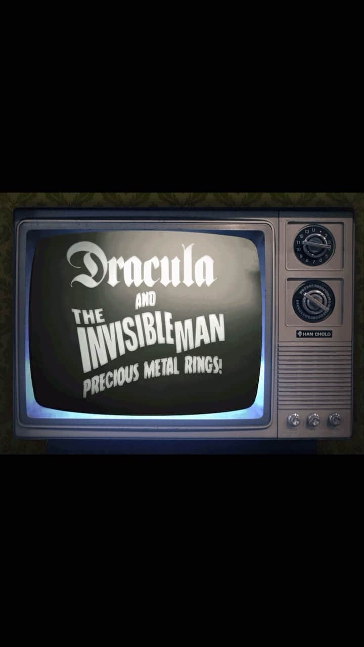 ハンチョロのインスタグラム：「Han Cholo x @officialuniversalmonsters 🔪   Add Dracula & Invisible Man to your collection!   . . . . . #dracula #draculacastle #draculalovestory #draculaclothing #invisibleman #universalmonsters #horrornights #universalhorrornights」