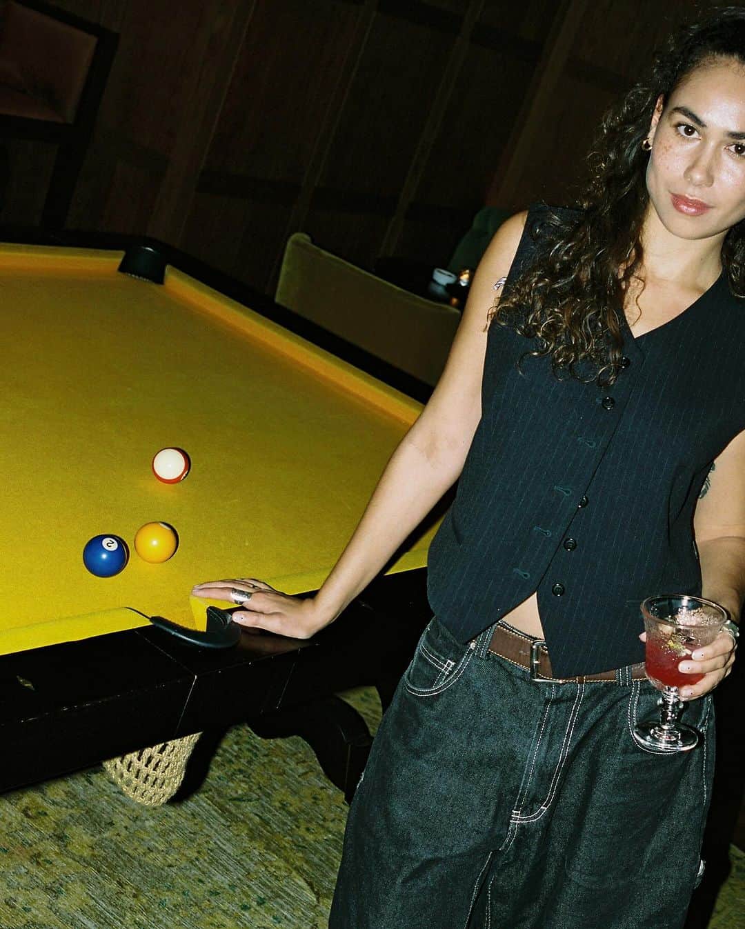 ガラ・ゴンザレスさんのインスタグラム写真 - (ガラ・ゴンザレスInstagram)「After show there’s the after party 🍸intimate drinks with friends & family at the @editionBarcelona but make it british plzzz @punchroomedition 🪷」10月28日 3時23分 - galagonzalez