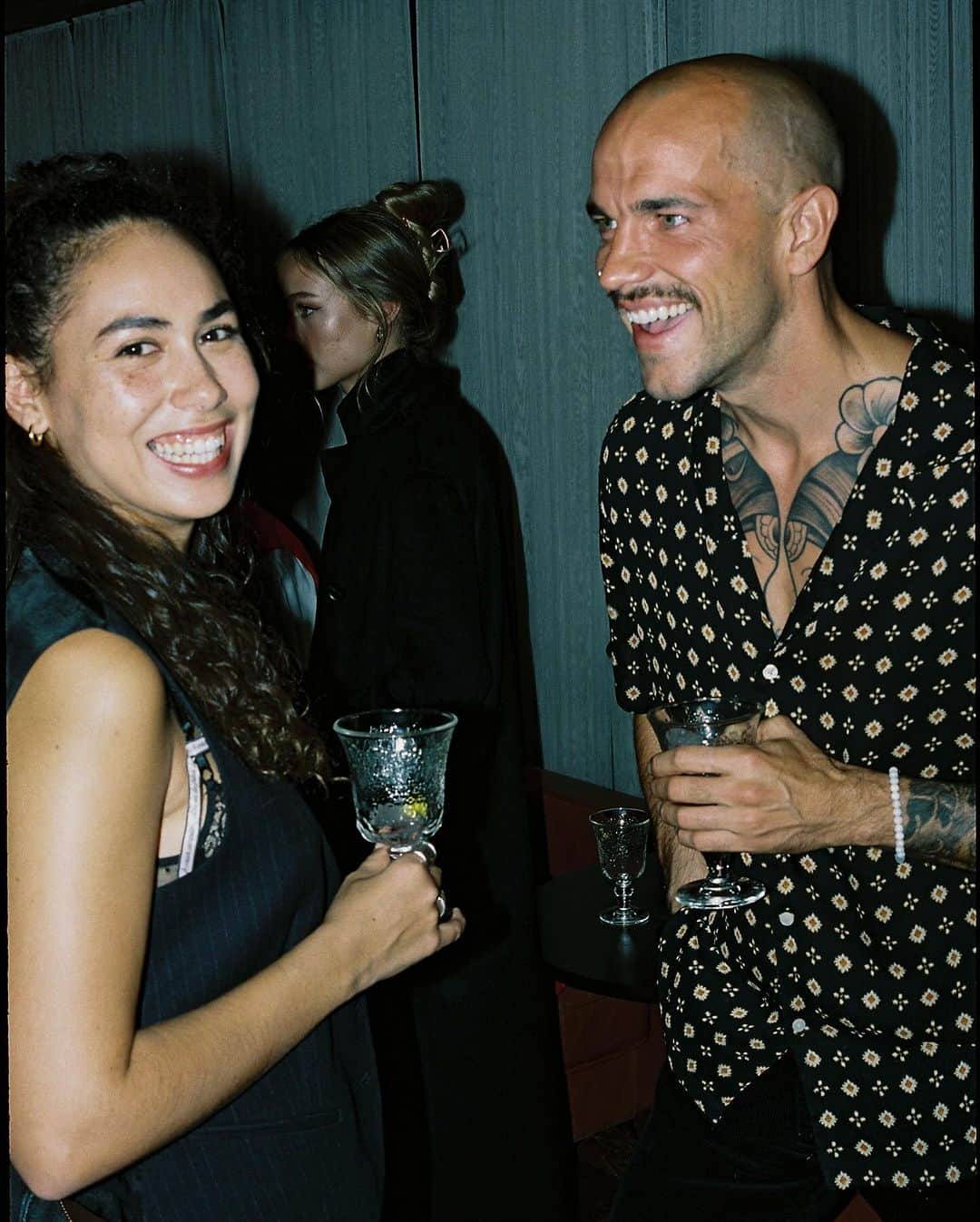 ガラ・ゴンザレスさんのインスタグラム写真 - (ガラ・ゴンザレスInstagram)「After show there’s the after party 🍸intimate drinks with friends & family at the @editionBarcelona but make it british plzzz @punchroomedition 🪷」10月28日 3時23分 - galagonzalez