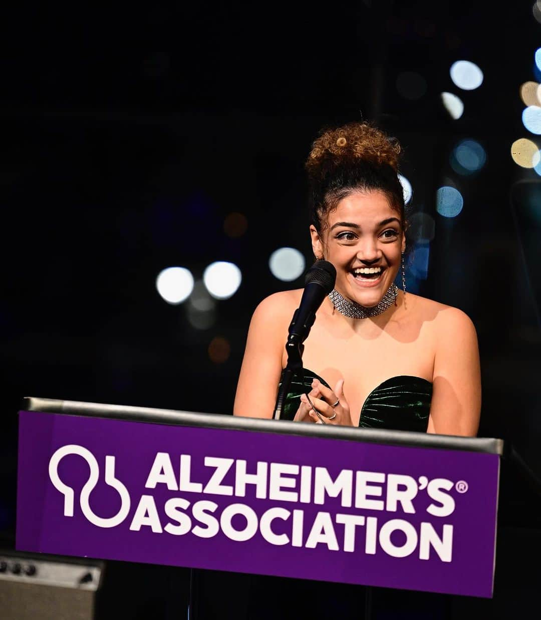 ローリー・ヘルナンデスさんのインスタグラム写真 - (ローリー・ヘルナンデスInstagram)「It was an honor to emcee the @alzassociation’s Imagine Benefit. As I stood on stage sharing my story, I could feel the hope and passion in the room. I will carry that moment with me as I continue my fight to #ENDALZ in honor of Yeya. 💜 #ImagineTogether」10月28日 3時29分 - lauriehernandez