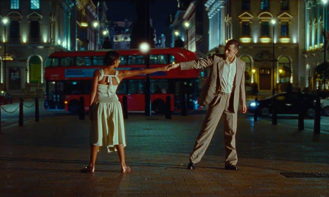 のインスタグラム：「One watch of "A Night To Remember" by @radvxz & @laufey, and suddenly I too need to dance through the streets, through the night, through the rain ☔️」