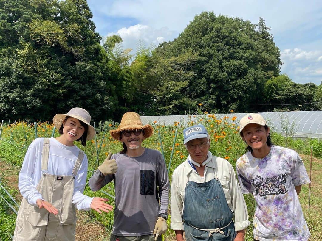 川瀬良子のインスタグラム：「【旅色LIKES】  こんにちは😊  #農業旅 を連載している、旅色LIKES☀️ 第19回が公開！になりました🌈  （1ヶ月ほど前に公開されているのですが、 投稿でのお知らせが遅くなりました🙏🏻）  今回は、コロナ禍でしばらく延期になっていた 「農縁プロジェクト」の活動について お届けします！ 栃木県益子町の宮下さんの畑で、 夏野菜の収穫、そして！ 採れたてを、みんなでバーベキュー！！！！ 畑を思いっきり楽しんできました♪  ぜひ！読んで下さい😊👏🏻  ［旅色ライクス　川瀬良子］と、 検索してくださいね〜🖥  感想も、お待ちしています♪  https://tabiiro.jp/likes/authors/m014/  ☀️🌱🍆🌶🫑🍅🌈🌾🍙  #旅色　#旅色アンバサダー #旅色LIKES  #農業旅 #農業旅アンバサダー  #農業 #農作業 #農業体験 #収穫 #バーベキュー #栃木県 #益子町 #農縁プロジェクト  帽子 @chispa_spark_official  つなぎ @factory_gear  長靴 @aigle @aiglejapan」