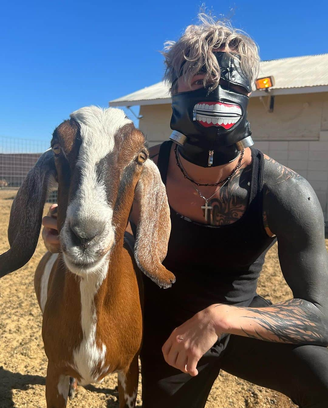 Ghastlyさんのインスタグラム写真 - (GhastlyInstagram)「HAPPY SPOOKY SEASON FROM YOUR FAV GHOUL AND MY FAVORITE GOAT. I’m playing at TIME nightclub on Halloween night - it’s highly likely that I will evolve 🎃😈🐐」10月28日 3時40分 - ghastly