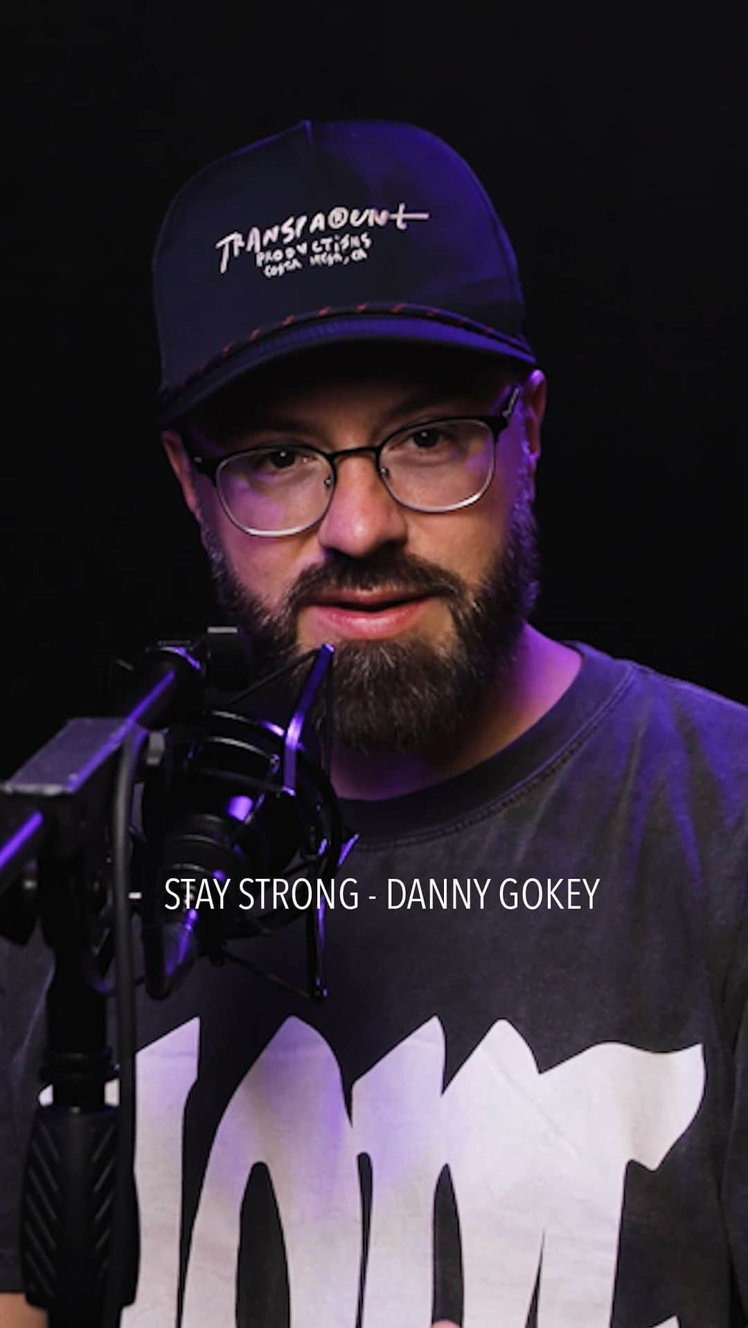 ダニー・ゴーキーのインスタグラム：「Danny Gokey (with the help from Leyicet) shares with us the story behind his viral song, “Stay Strong.”」