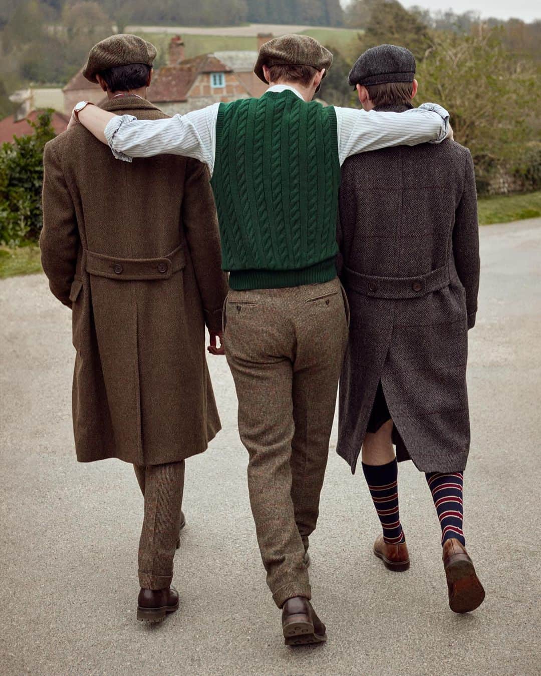 Polo Ralph Laurenさんのインスタグラム写真 - (Polo Ralph LaurenInstagram)「Captured in the countryside of England’s South Coast, our #PoloRalphLauren icons, including the Cable-Knit Wool-Cashmere Sweater Vest, are reimagined for the #PoloOriginals collection.   Discover #PoloRLStyle via the link in bio.」10月28日 4時00分 - poloralphlauren
