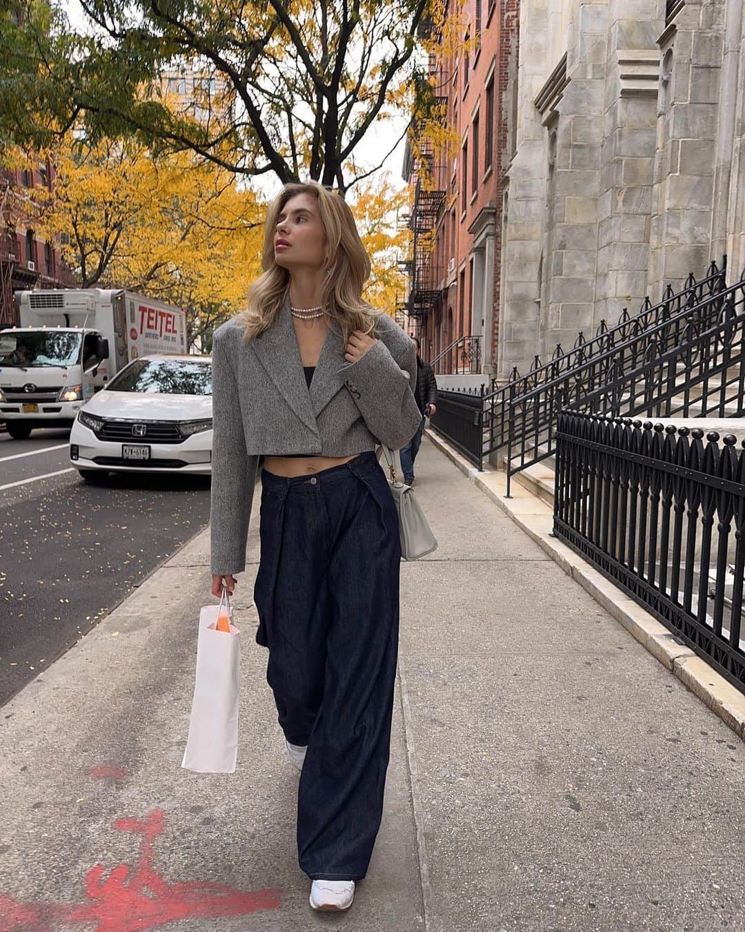Xenia Adontsのインスタグラム：「NYC is not real」