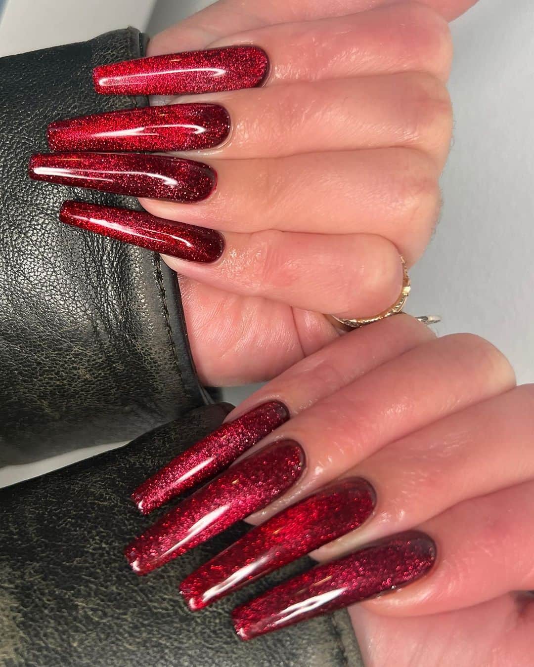 Mei Kawajiriのインスタグラム：「Brown →silver magnets 🧲 →red transparent ❤️👍 @avarosebd」