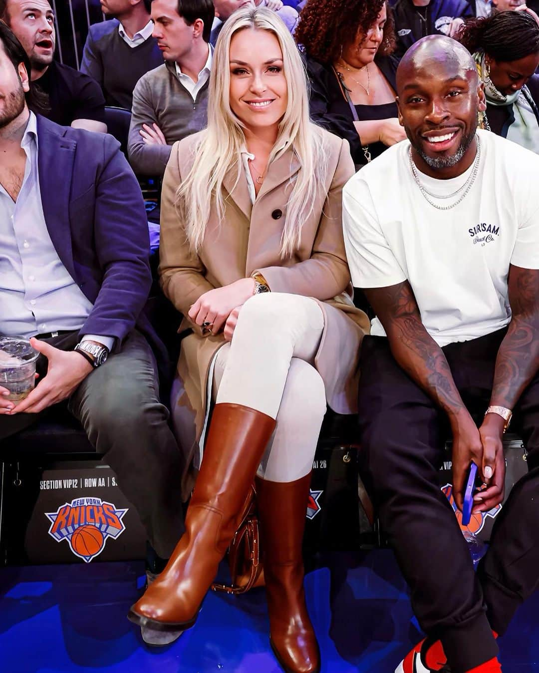 リンゼイ・ボンさんのインスタグラム写真 - (リンゼイ・ボンInstagram)「Opening night for the @nyknicks and it got heated on the court and I look very serious 🤣」10月28日 4時15分 - lindseyvonn