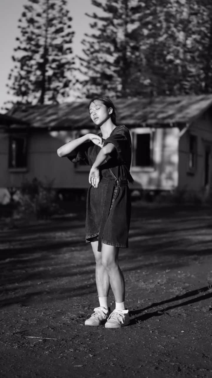 ballerina projectのインスタグラム：「𝐋𝐚𝐫𝐢𝐬𝐬𝐚 𝐋𝐞𝐮𝐧𝐠 on the island of Molokai.   @larissaleung_ #larissaleung #ballerinaproject #moderndance #dance #molokai #maunaloa #kaunakakai #hawaii」
