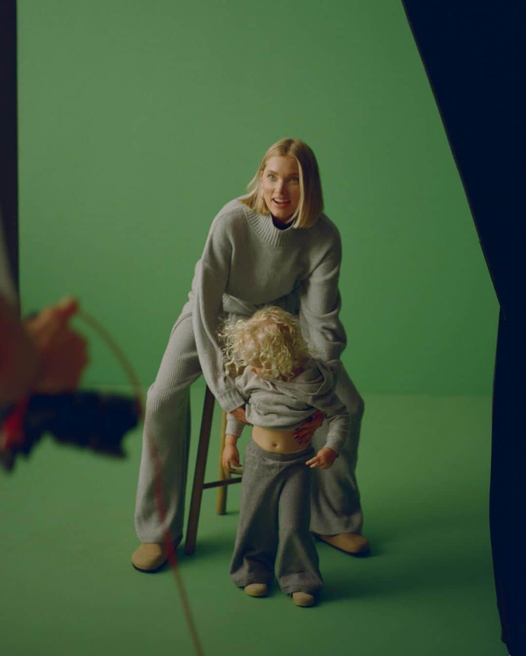 GapKidsさんのインスタグラム写真 - (GapKidsInstagram)「Elsa Hosk in The Mockneck Sweater in CashSoft.  Tuuli in The Sweater Hoodie in CashSoft.   Shop the look in stories and at gap.com.」10月28日 4時32分 - gapkids