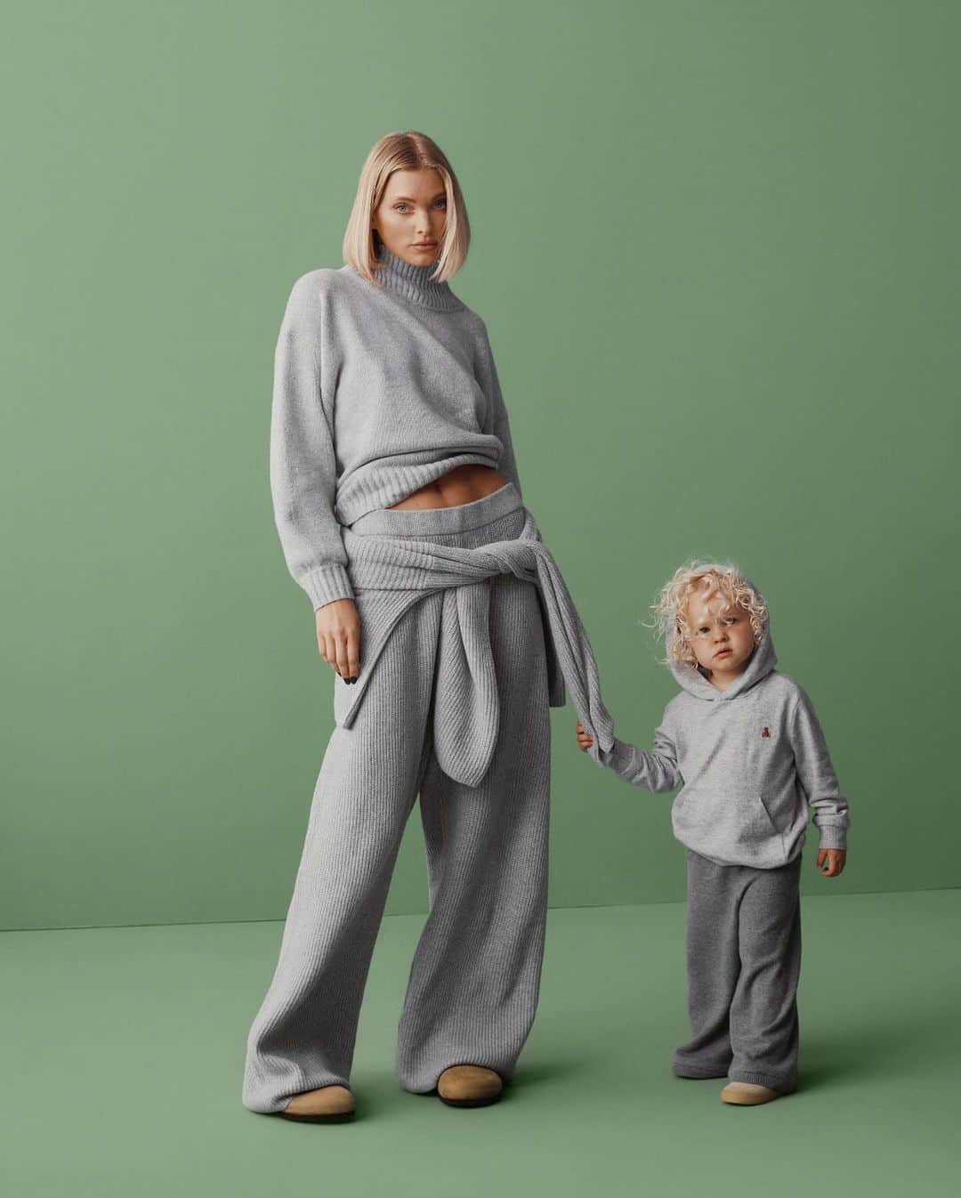 GapKidsさんのインスタグラム写真 - (GapKidsInstagram)「Elsa Hosk in The Mockneck Sweater in CashSoft.  Tuuli in The Sweater Hoodie in CashSoft.   Shop the look in stories and at gap.com.」10月28日 4時32分 - gapkids