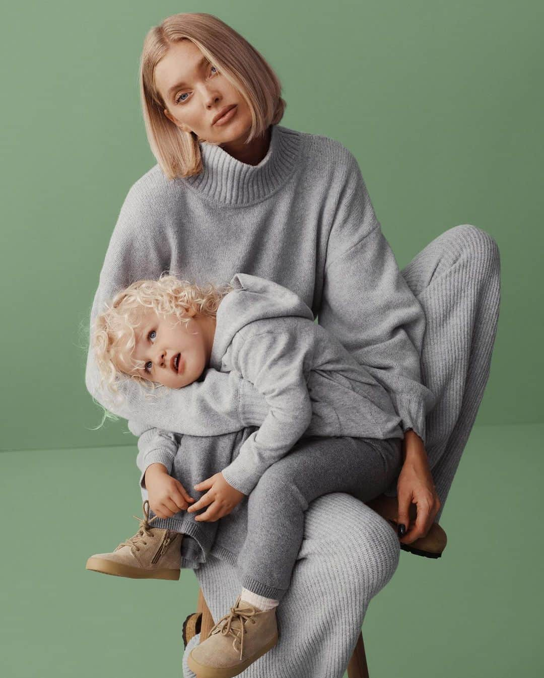 GapKidsさんのインスタグラム写真 - (GapKidsInstagram)「Elsa Hosk in The Mockneck Sweater in CashSoft.  Tuuli in The Sweater Hoodie in CashSoft.   Shop the look in stories and at gap.com.」10月28日 4時32分 - gapkids