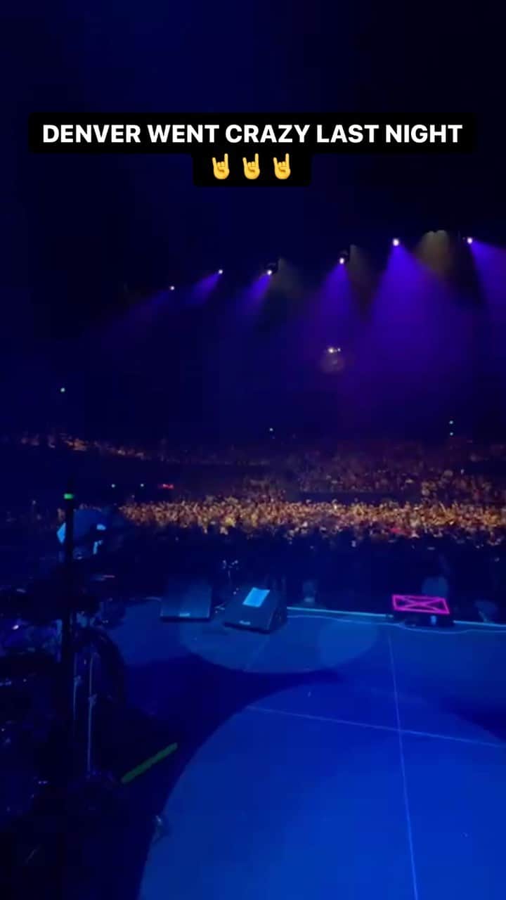 Of Mice & Menのインスタグラム：「DENVER WENT CRAZY LAST NIGHT! 🤘🤘🤘  📹: @connorbranigan」