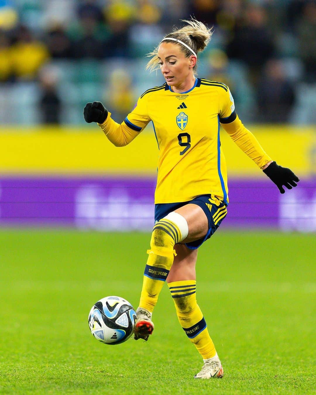 コソヴァレ・アスラニのインスタグラム：「3 points ✅🇸🇪 Tack Sverige och Göteborg för stödet. Vi ses på tisdag Malmö ❤️‍🔥」