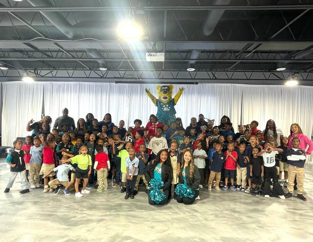 本田景子さんのインスタグラム写真 - (本田景子Instagram)「Minds of the Future Career!! We had a great time with @mindsacademy ✨ Never give up!!❤️‍🔥  #jacksonville #jaguars #dream #future #nflcheerleaders」10月28日 4時55分 - keikohonda1111