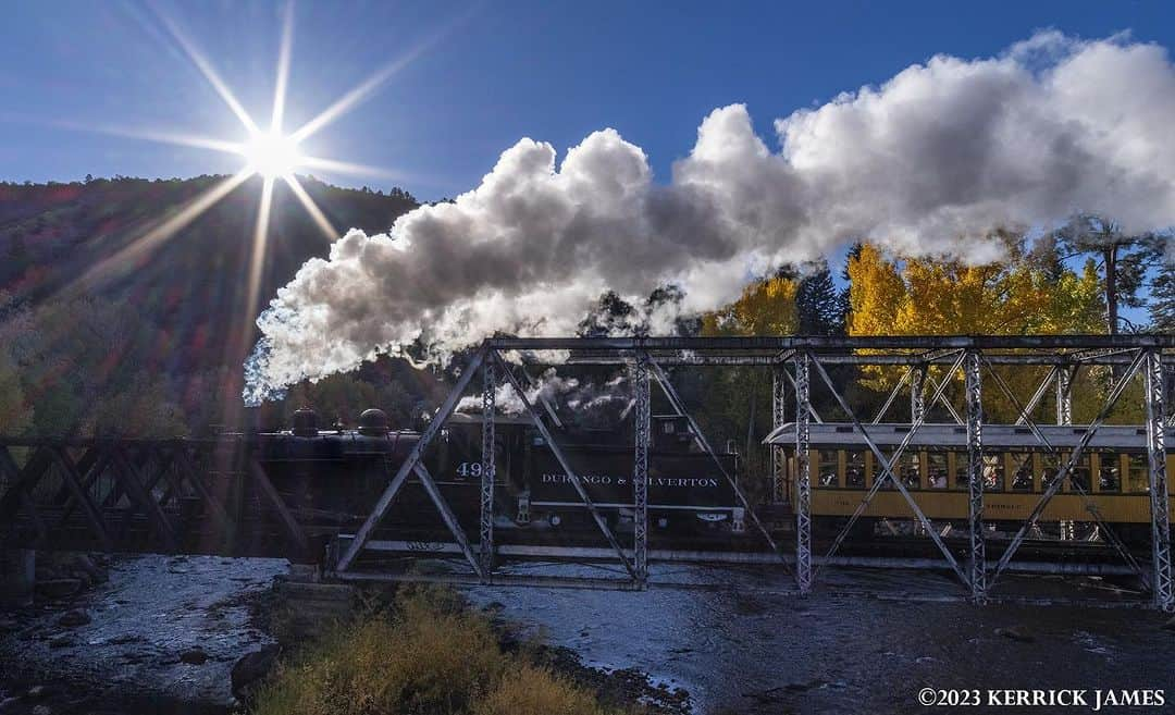 Ricoh Imagingさんのインスタグラム写真 - (Ricoh ImagingInstagram)「This is a new image of the Durango & Silverton train crossing the Animas River at sunrise, departing Durango for Silverton, Colorado.  . .  📷 : @kerrickjames5   📸 : K-1 Mark II Lens: HD PENTAX-D FA 21mmF2.4ED Limited DC WR/ #pentax_dfa21limited . . .  #pentaxians #teampentax #pentaxambassador #pentaxk1mkii」10月28日 5時05分 - ricohpentax