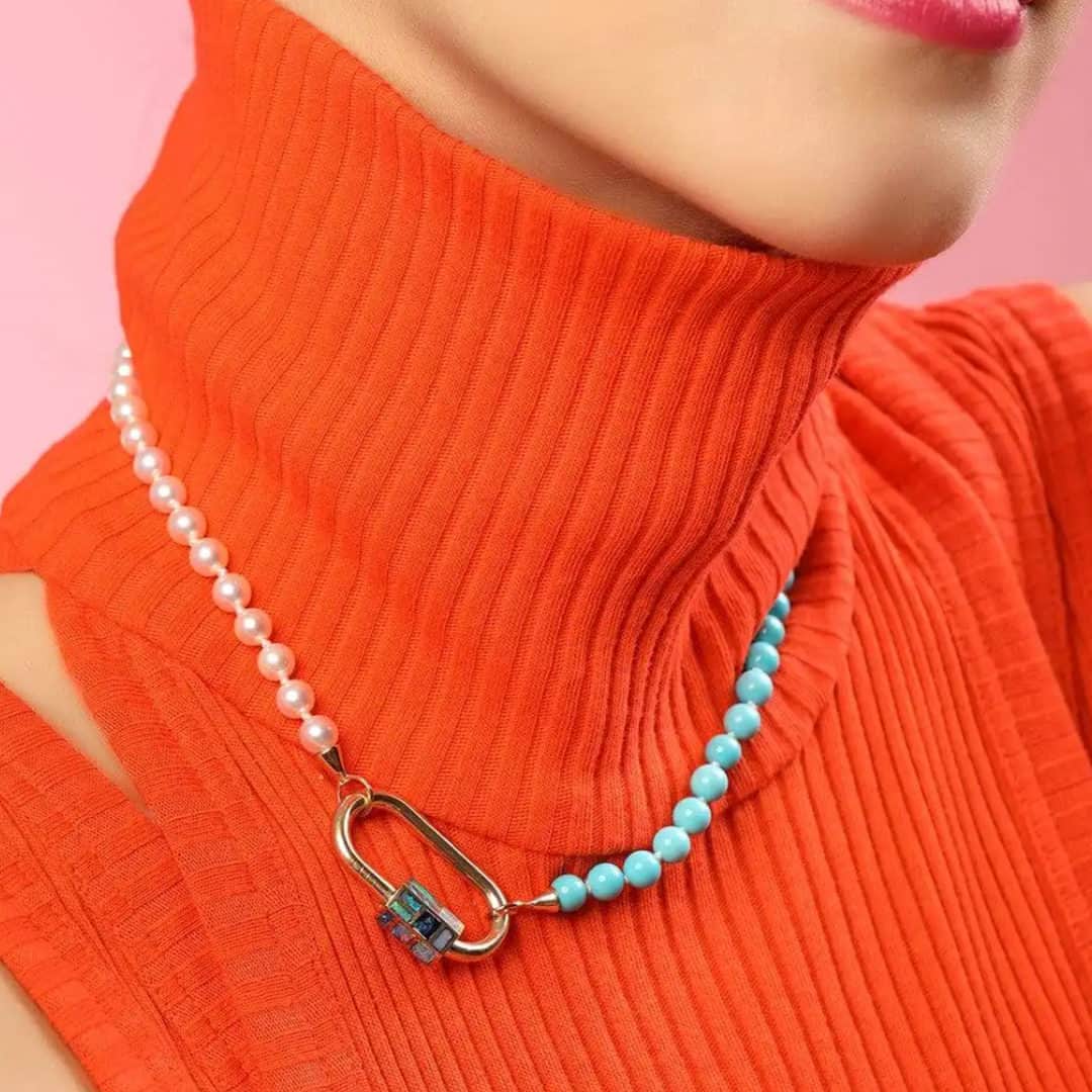 ShopBAZAARさんのインスタグラム写真 - (ShopBAZAARInstagram)「When we say you’ve probably never seen jewelry like this before, we mean it. Designer @marlaaaron creates customizable, locking jewelry that can be worn in infinite ways. Add heart-shaped pendants, colorful gemstone bracelets, gold chains, emerald rings, and more to your jewelry box. Read and shop the interview with the founder at the link in bio! #SHOPBAZAAR」10月28日 5時30分 - shopbazaar