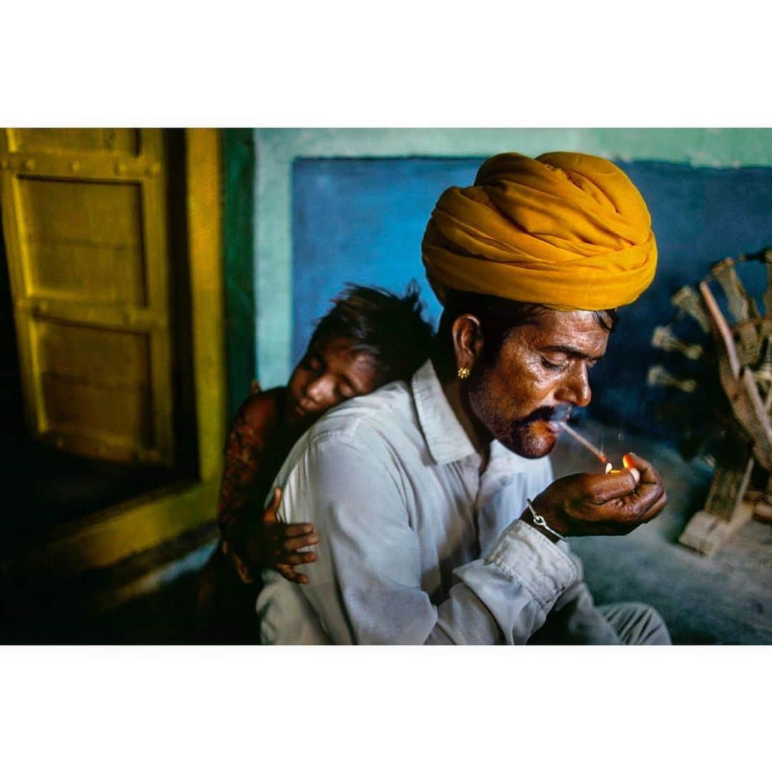 スティーブ・マカリーのインスタグラム：「Father and Son at Home. Jodhpur, Rajasthan, 1996.」