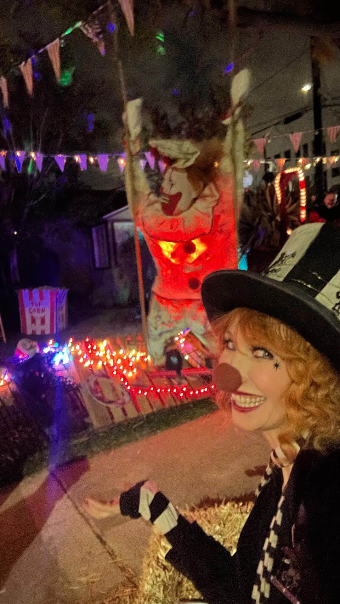 ボニー・モーガンのインスタグラム：「It’s Halloweek!! To kick off the festivities here is a collection of moments from our annual Haunted Jank Burbank Tour shenanigans hosted and curated by the ever lovely @sansa_asylum! What a time! What a group! What a bunch of kooky spooky mooks! We ran amok, climbed on many questionable things, I met two samaras, and I even got a scooter ride from the legendary Alex Daniels! Eternally, grateful to the magnificent crews that worked tirelessly and opened their scary scary homes to all of us silly spectators that gleefully giggled our way through their spooktacular creations! Photos by @kerryward @josejpalos @sansa_asylum  Richard Michael Johnson. Also in attendance @the_gary_morgan @thecosmicromantics @windowstosky and many many others. Awesome houses on the tour @rottenapple907 @burbankclownhouse @circus_of_nightmares @rottinghillcemetery @the_buena_vista_haunt @holidayfantasiescometolife #halloweek #adventuresofbendybonnie #halloween #shenanigans #themostwonderfultimeoftheyear #spookyhouse #clowningaround #tomfoolery #bendybonnie」