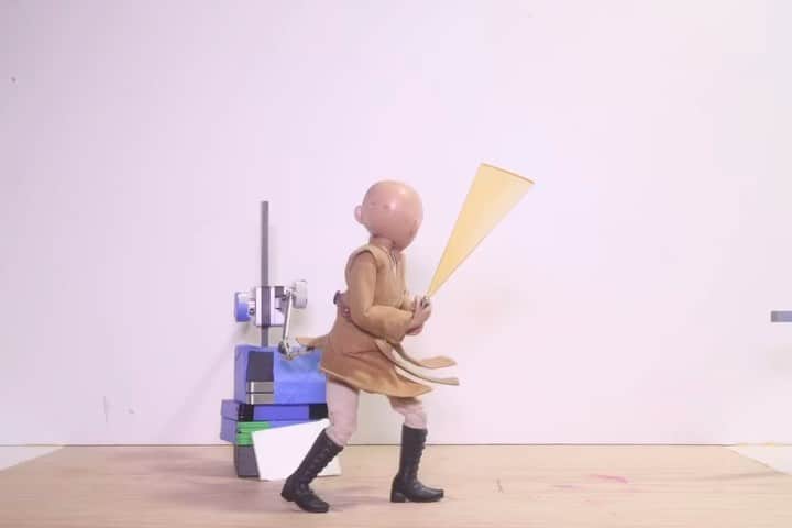 ドナルド・フェイソンのインスタグラム：「Spinning is hard and the Timing on the cloth is a little early. But this took a couple of hours… so it’s getting posted. @justin_rasch_official I’m  going to do it again.  Can’t go out like this. #stopmotionanimation like if you like.」