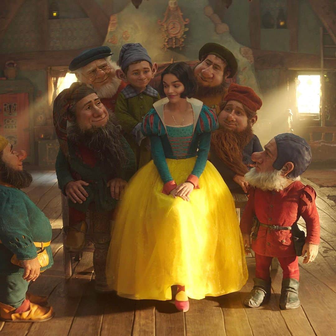 Just Jaredさんのインスタグラム写真 - (Just JaredInstagram)「Disney has released the first image from Rachel Zegler’s “Snow White” movie, including your first look at the seven dwarfs. The film has been pushed back from March 2024 to March 2025. More details on JustJared.com! #RachelZegler #SnowWhite Photo: Disney」10月28日 5時21分 - justjared
