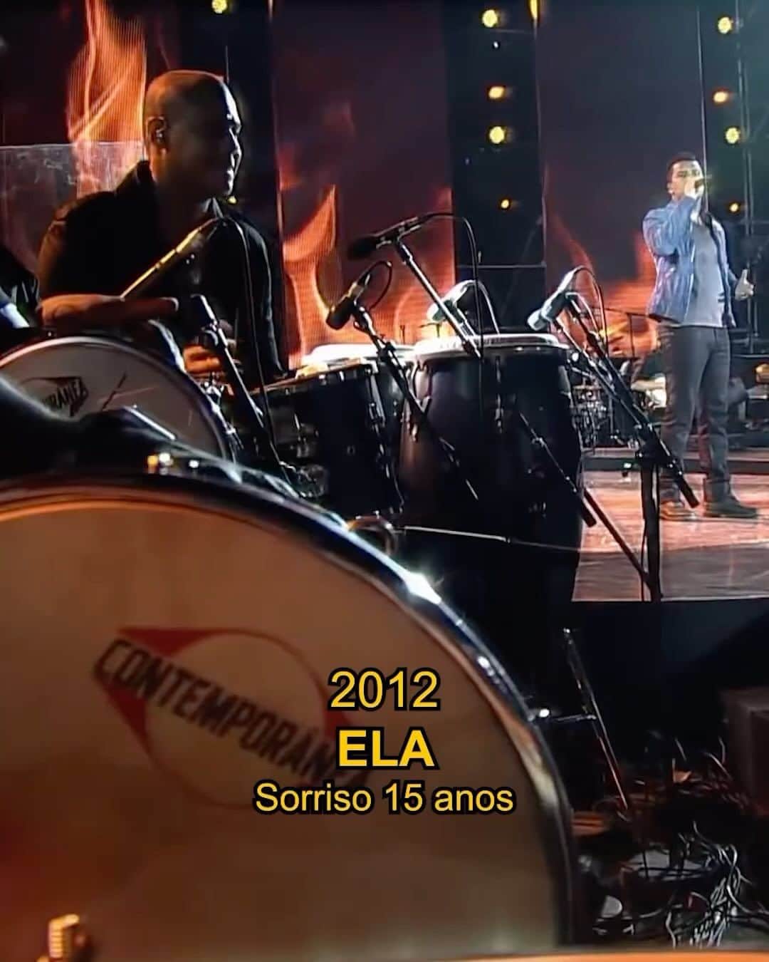 Sorriso Marotoのインスタグラム：「Direto do túnel do tempo, turma! ⏳  ELA gravada em 2012 no DVD Sorriso 15 anos. Anos depois, ELA em 2023, gravada no DVD Sorriso Eu Gosto No Pagode ao lado do @ferrugem! 🎶  Qual delas é sua versão preferida? ♥️」