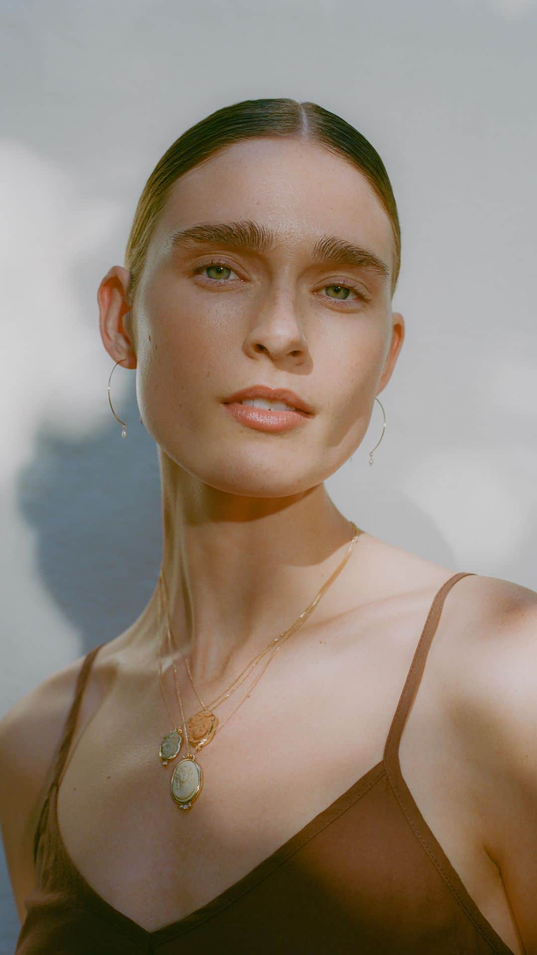 チャンルーのインスタグラム：「Our brand new 14k gold wrapped terracotta and lava carved cameos sourced from Venice, Italy. Each one is unique and completely one of a kind ✨」