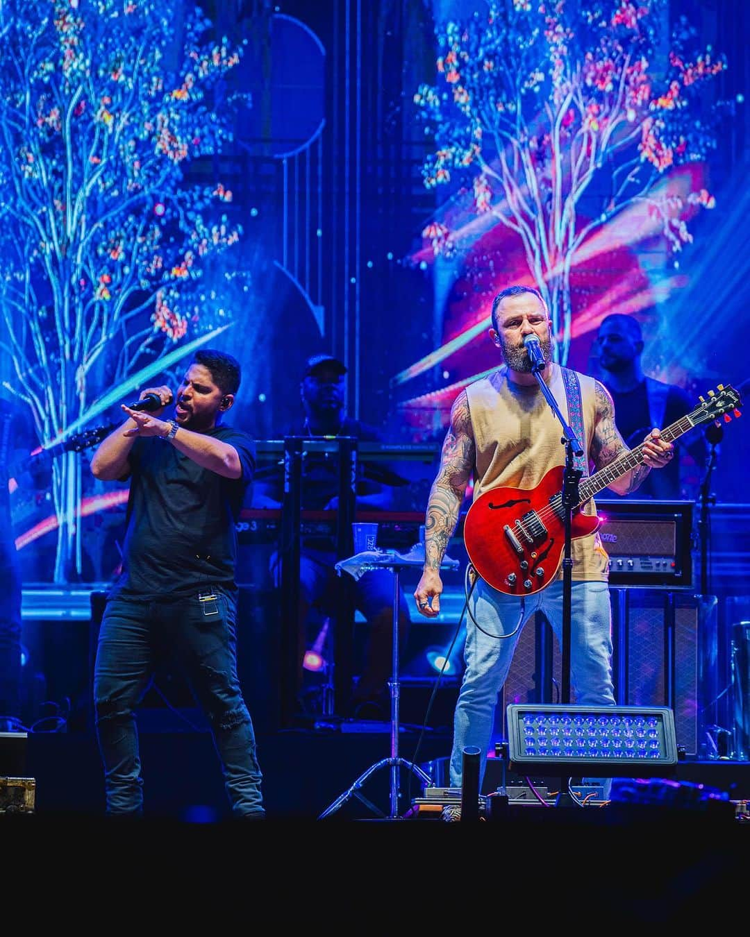 Jorge & Mateusさんのインスタグラム写真 - (Jorge & MateusInstagram)「Que noite maravilhosa em Trindade! Cantar em Pernambuco é sempre especial pra gente... Obrigado por tudo! E bora que hoje tem Picos/PI! #jorgeemateus」10月28日 5時57分 - jorgeemateus