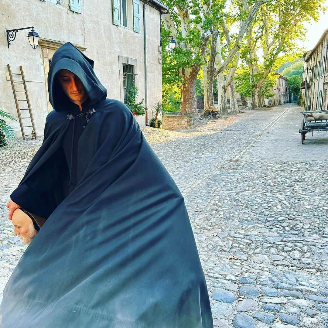 ピエール・ニネさんのインスタグラム写真 - (ピエール・ニネInstagram)「« Montecristo » Cette aventure est hors norme. Tout comme ce roman de Dumas. Elle nous transporte et nous fait voyager à travers la France, l’Histoire et le cœur des Hommes, dans toute leur bonté et toute leur noirceur. Il nous reste une semaine de tournage… On travaille fort pour vous proposer quelque chose d’exceptionnel. À bientôt…  ⚔️ 🌊 🎭」10月28日 5時52分 - pierreniney