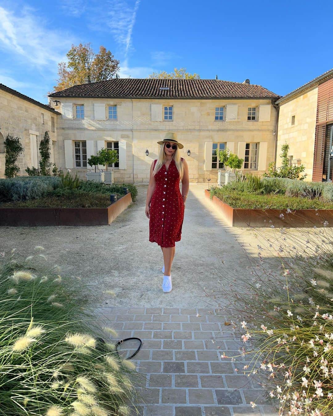 Sydney A Malerさんのインスタグラム写真 - (Sydney A MalerInstagram)「One time I wore a red dress. I look like a 60s high schooler or something but I’m here for it.」10月28日 5時53分 - sydneyamaler