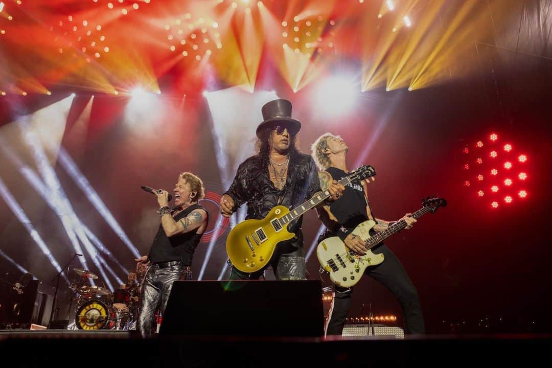 Guns N' Rosesのインスタグラム：「After much back and forth, we are finally content with the quality of the Perhaps/The General vinyl. We are sorry it pushes the release to December 8.」