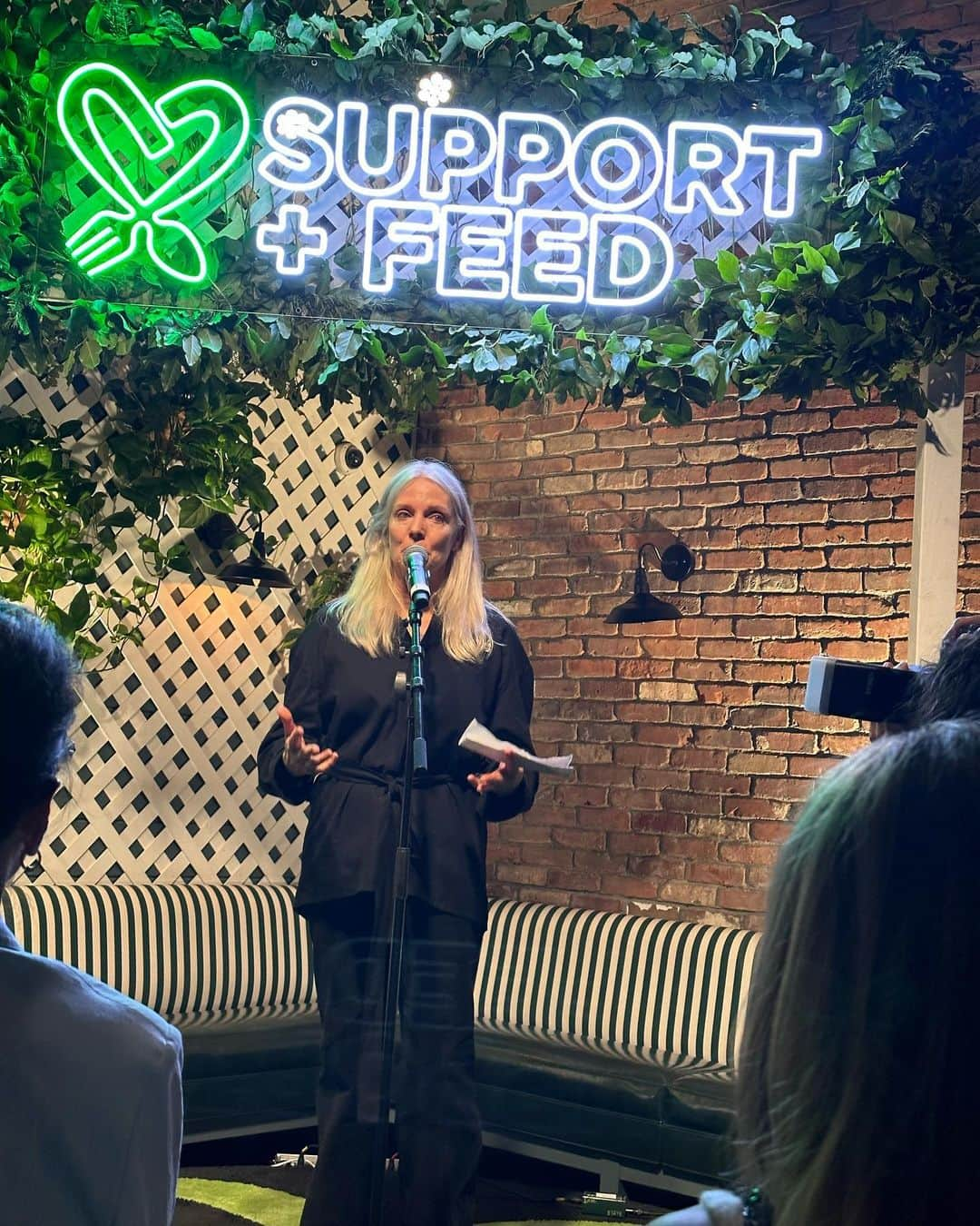 ギーザー・バトラーさんのインスタグラム写真 - (ギーザー・バトラーInstagram)「Truly inspiring night for an amazing charity @supportandfeed  I took my granddaughter @carolinachasemusic to see @billieeilish at the Grammys a couple of years ago so had to get this pic with her. @finneas gave a great speech. @maggiembaird great work!」10月28日 6時04分 - geezerbutler