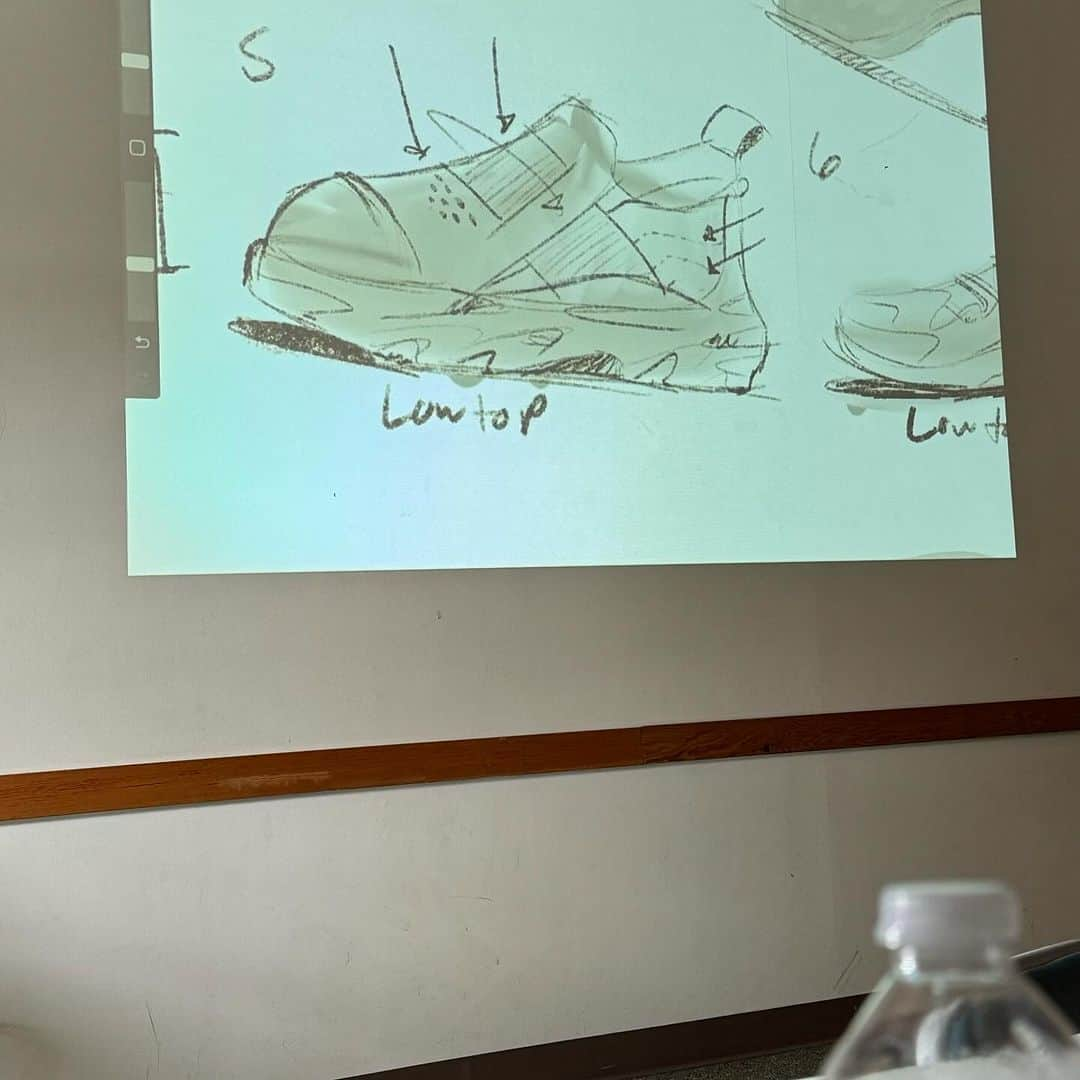 Jason G. Sturgillさんのインスタグラム写真 - (Jason G. SturgillInstagram)「Just finished giving my “I Can’t Draw, Let Me Show You How” workshop at @benddesigncon. If you’ve been around me the last month you probably know how much I was stressing out getting prepared for it but it went really well! I was worried I wasn’t going to have enough to do for an hour and a half but I had to end it before showing my last slide which was this. You are a drawer! Don’t let anyone tell you any different. Swipe to see just some of the blind contour drawings we did for warmups, they all turned out so good. Also swipe to see part of Vans footwear designer claude_leco workshop on his rapid concept development process. Thanks again to @josh_berger_plazm for inviting me and to the whole @scalehouse_arts team! Last slide is of a bird we saw after lunch. Wild life!」10月28日 6時22分 - jgspdx