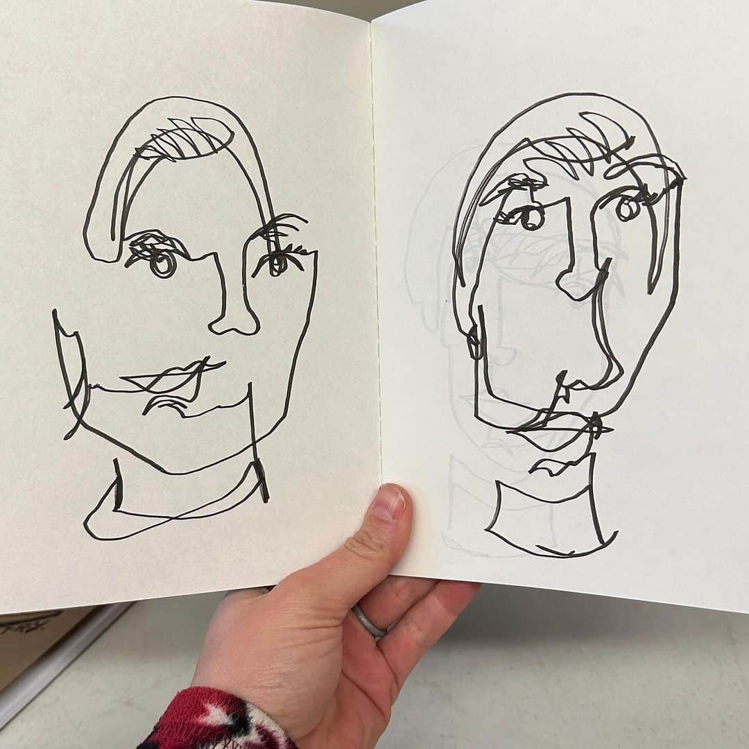 Jason G. Sturgillさんのインスタグラム写真 - (Jason G. SturgillInstagram)「Just finished giving my “I Can’t Draw, Let Me Show You How” workshop at @benddesigncon. If you’ve been around me the last month you probably know how much I was stressing out getting prepared for it but it went really well! I was worried I wasn’t going to have enough to do for an hour and a half but I had to end it before showing my last slide which was this. You are a drawer! Don’t let anyone tell you any different. Swipe to see just some of the blind contour drawings we did for warmups, they all turned out so good. Also swipe to see part of Vans footwear designer claude_leco workshop on his rapid concept development process. Thanks again to @josh_berger_plazm for inviting me and to the whole @scalehouse_arts team! Last slide is of a bird we saw after lunch. Wild life!」10月28日 6時22分 - jgspdx