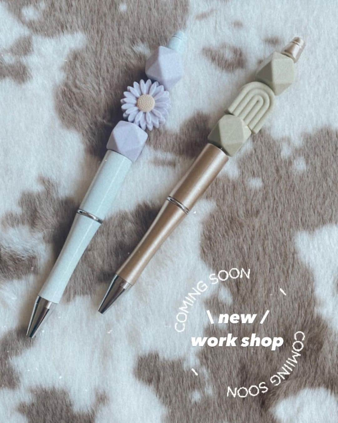 埼玉 戸田市 ハンドメイドアクセサリー ピアス販売 SUNNY?のインスタグラム：「\ new / WORK SHOP  年内お試し価格でイベントの日に お作りできます✏️  イベント開場でビーズあそびを 楽しんで頂けるよう準備を進めております♡  今日も実りある1日を..🌱」