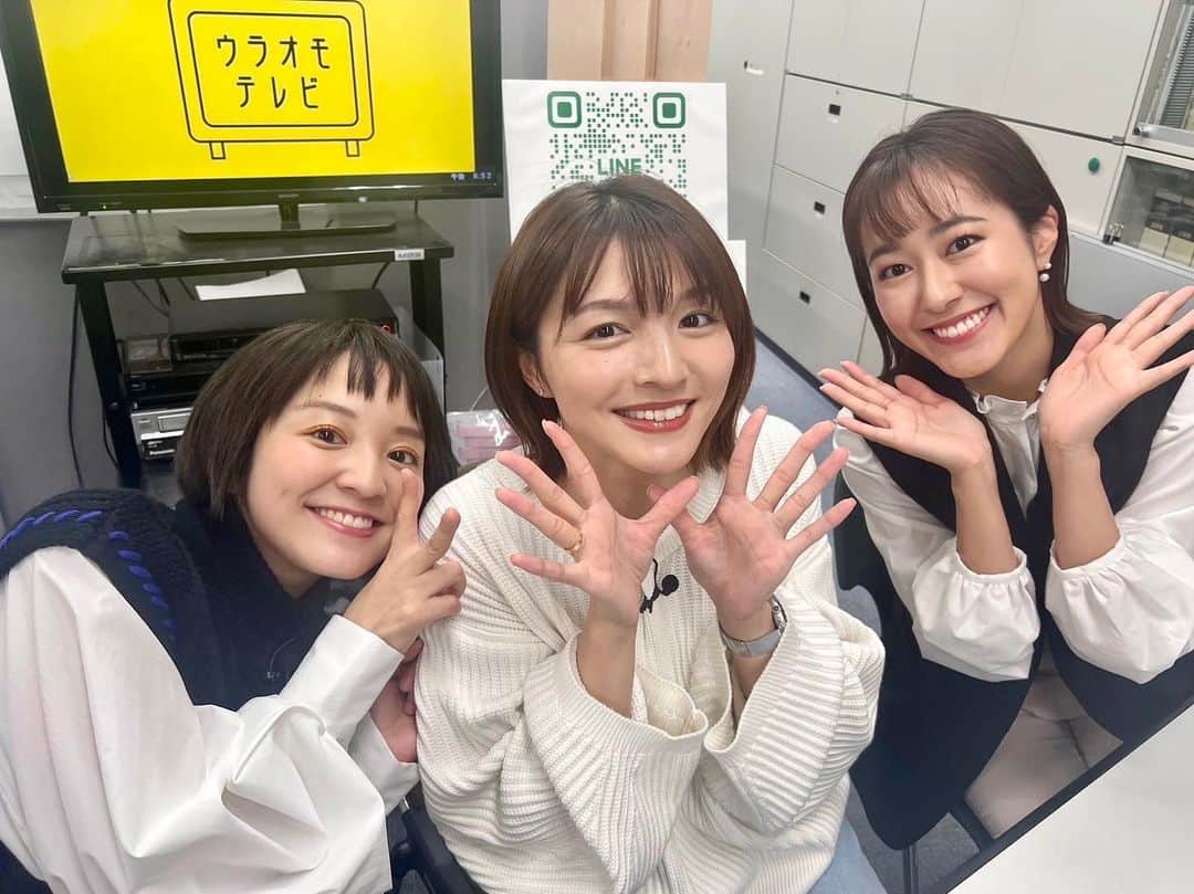 清水麻椰のインスタグラム：「MBSアナウンサー公式YouTubeチャンネル 『ウラオモテレビ』初生配信 たくさんのご視聴、コメントありがとうございました❣️  アナウンスセンターの一角で配信していたので 藤林アナ、前田アナのほか 上田悦子アナ、河田アナ、山崎アナ、大村アナもサプライズ登場してくれました🥰 いつもあんな感じでワイワイ楽しいアナ室なので 普段の様子をお見せできた気がしてなんだか嬉しい🙌 私的ハイライトは30:25と41:30です。笑 アーカイブが残っています！見逃した方もぜひご覧ください。  また、本日 【MBSアナウンサーカレンダー2024】発売です🎉 大阪・梅田MBS 1階「らいよんデイリーストア」、 ジュンク堂書店、紀伊國屋書店梅田本店、Mラジストア、MBSネットショッピング、Amazonほかで販売中。 ぜひチェックしてください🙏❣️」