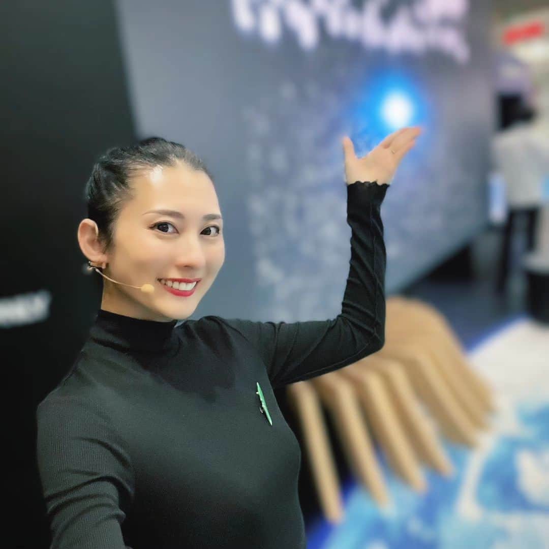 のインスタグラム：「ジャパンモビリティショー始まりましたよ〜！ついに今日からは一般公開デー✨️ モーターショーから名前を変えての記念すべき1回目に、私はアイシンにてステージに立っております🚗 遊びに来てくださいね〜🌸(*´▽`*)🌸   #ジャパンモビリティショー  #japanmobilityshow   #japanmobilityshow2023   #jms   #aisin」