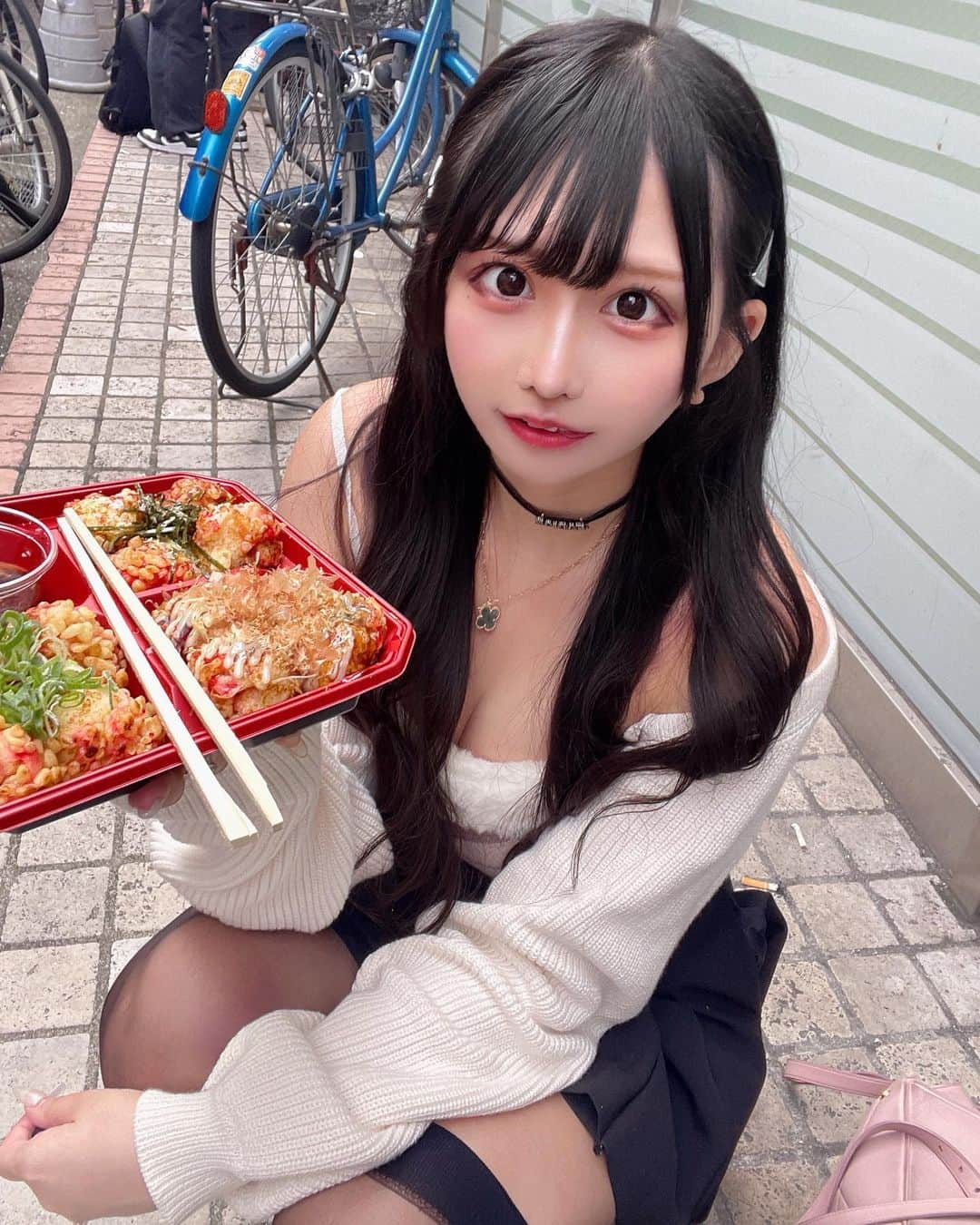 神凪星七のインスタグラム：「余裕で全部1人で食べました🐙  . .  #粉我 #アイドル #地下アイドル #f4f #followforfollowback #follow4like #いいね返し #japanesegirl #自撮り #神凪星七 #コスプレ #コスプレイヤー #水着 #グラビア #likeforlike #instagood #量産 #followme #cosplay #cosplaygirl #idol #メイドカフェ #maid #コンカフェ #偶像 #グラビア #被写体 #被写体なります #撮影会 #撮影会モデル #fyp」