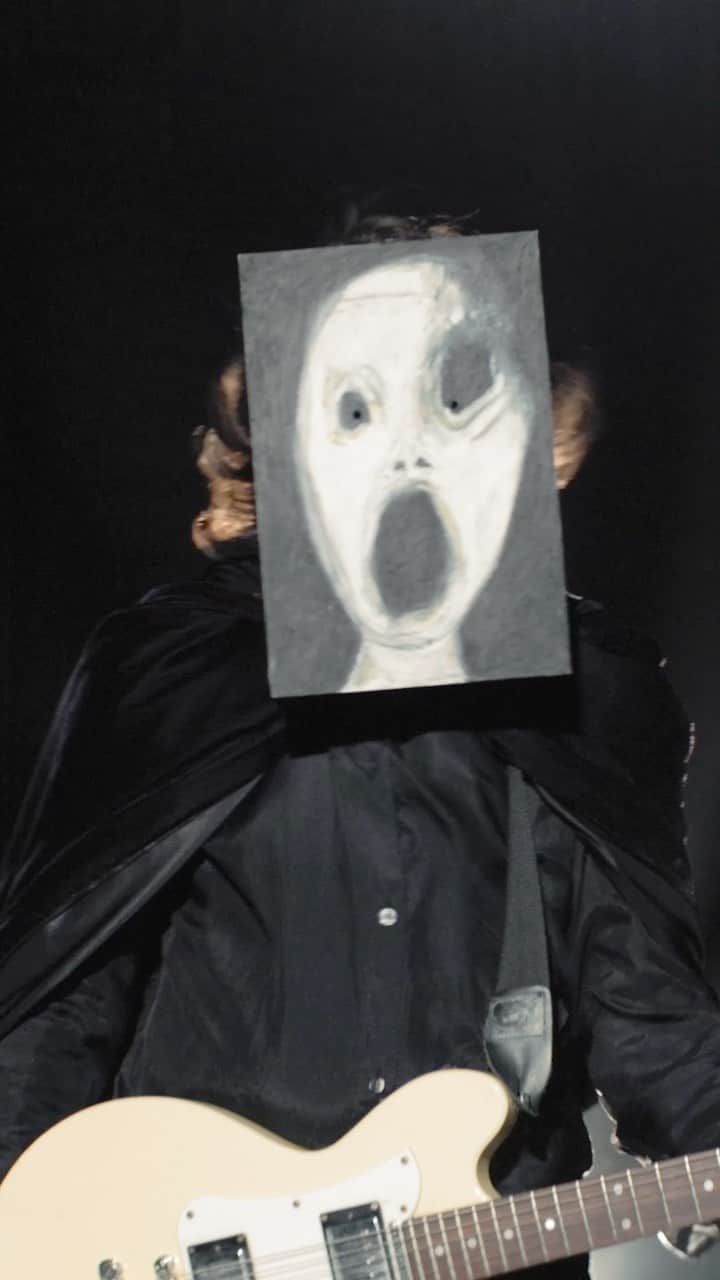 アリー・エックスのインスタグラム：「Black Eye music video next week 😱」