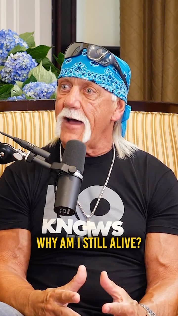 ハルク・ホーガンのインスタグラム：「Outliving the odds, always standing tall brother! 💪」