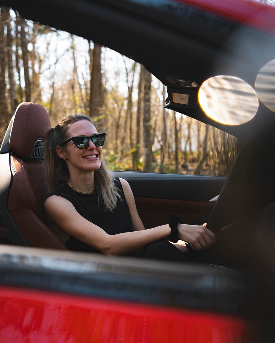 BMWさんのインスタグラム写真 - (BMWInstagram)「#BMWRepost @jessicarmaniac Roof down, smiles all round ✌🏼 The BMW M4 Competition Convertible. #THEM4 #BMW #BMWM  __ BMW M4 Competition Convertible: Fuel consumption combined in l/100km: 10.2 (WLTP), CO2 emissions combined in g/km: 233–231 (WLTP). Further information: www.bmw.com/disclaimer」10月28日 7時00分 - bmw
