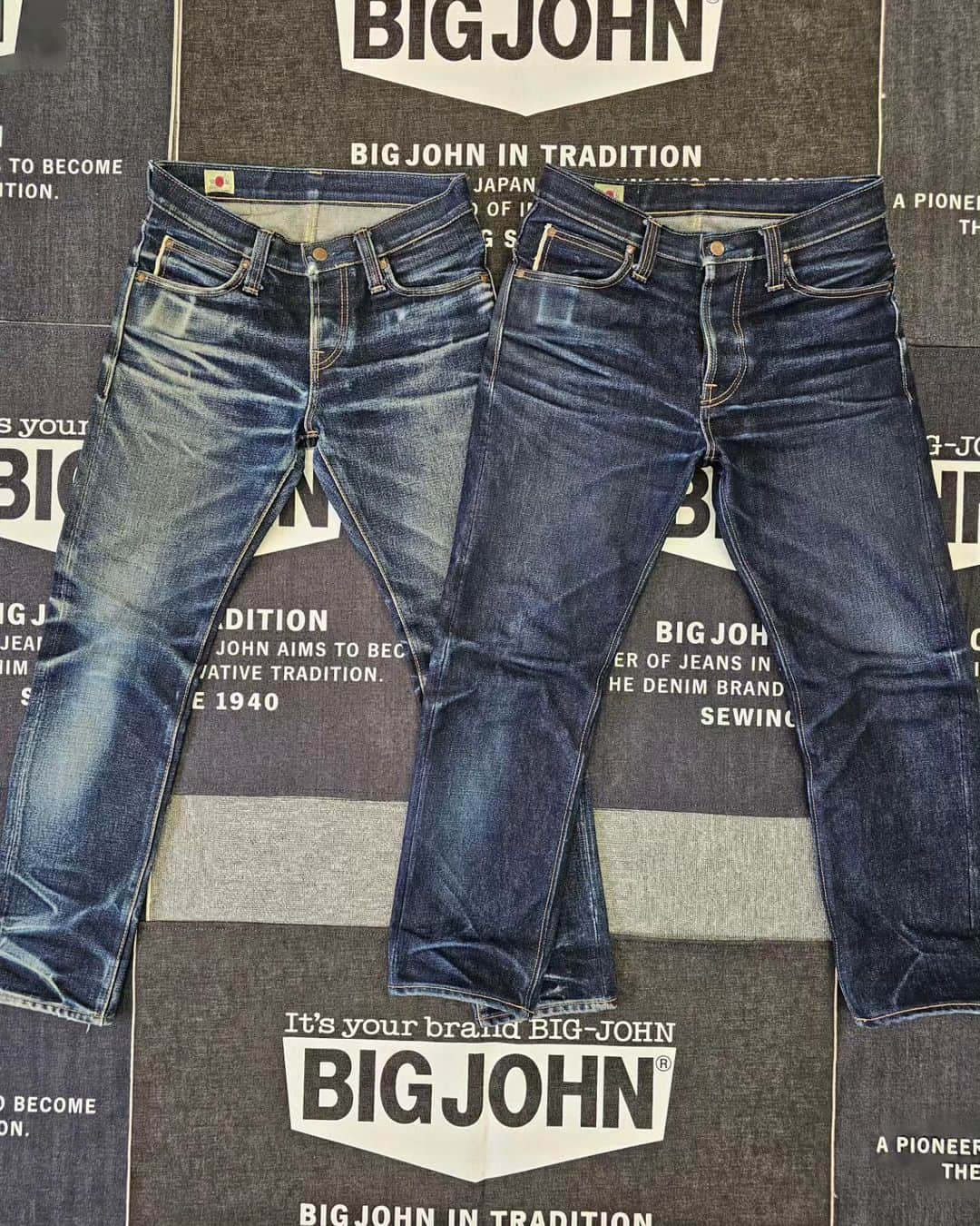 BIG JOHNさんのインスタグラム写真 - (BIG JOHNInstagram)「スタッフのRARE LOVEです。 M104G(23oz Regular Straight) 23,000円(税込25,300円)、30in穿き込み211日目となります。  左:M106G(23oz) 29in 366日着用保管中 右:M104G(23oz) 30in 本日で211日着用 今回で23oz 4着目の穿き込みとなります。  🌟M106G  29in  366日　保管中🌟 2019.3.1～2020.2.29  着用前日水洗い→3か月後水洗い→4か月後水洗い→5か月後水洗い後保管　　全て10分間.天日干し  ❇️M104G(Regular Straight)  30in 211日目❇️ 着用前日までに水洗い10分間　天日干し→裾上げ 2023.4.1～ 2023.7.31 ぬるま湯に5分浸しながら押し洗い+水洗い10分、天日干し  ◽️A pioneer in Japanese Jeans   -BIG JOHN-    from KOJIMA to the world ◽️  RARE LOVE (staff)  Thank you for checking our posts 🙏  LEFT:  M106G (23oz) 29in 〈Day366 and now during storage〉  RIGHT: M104G(23oz) 30in 〈Day 211〉   #bigjohnjeans#deim#denimhead #23oz#穿き込み#23オンス#denimfades#rawdenim#selvage#selvagedenim　#ヘビーオンス#国産ジーンズ#児島ジーンズ　#Japanesedenim #kojima#ビッグジョン#denimstyle #ビッグジョンジーンズ#デニム#国産#denimjeans#児島#365daysoffade #エイジング#経年変化#レアジーンズ#drydenim#japandenim#denimlovers#denimporn」10月28日 7時00分 - bigjohnjeans