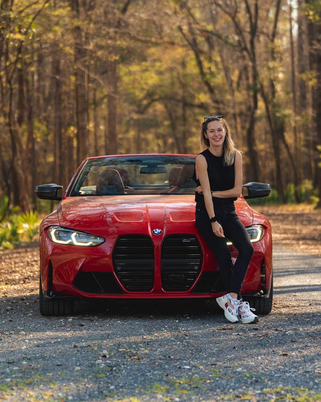 BMWのインスタグラム：「#BMWRepost @jessicarmaniac Roof down, smiles all round ✌🏼 The BMW M4 Competition Convertible. #THEM4 #BMW #BMWM  __ BMW M4 Competition Convertible: Fuel consumption combined in l/100km: 10.2 (WLTP), CO2 emissions combined in g/km: 233–231 (WLTP). Further information: www.bmw.com/disclaimer」