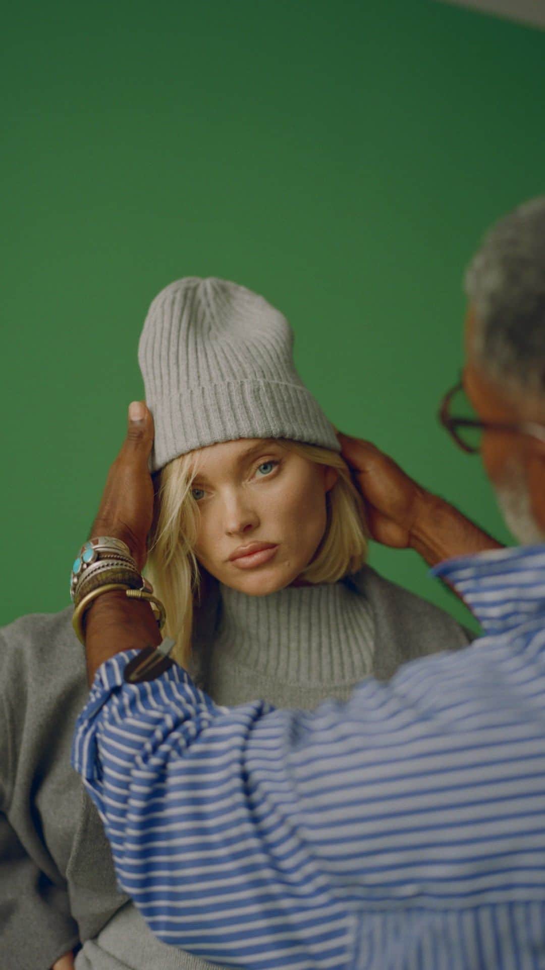 GAPのインスタグラム：「“I feel grateful that I could focus on my mental health this year and be kind to myself. As a mom, you give everything to your child, its hard to balance. I’m grateful that I took the time to figure that out, for us.” – Elsa Hosk」