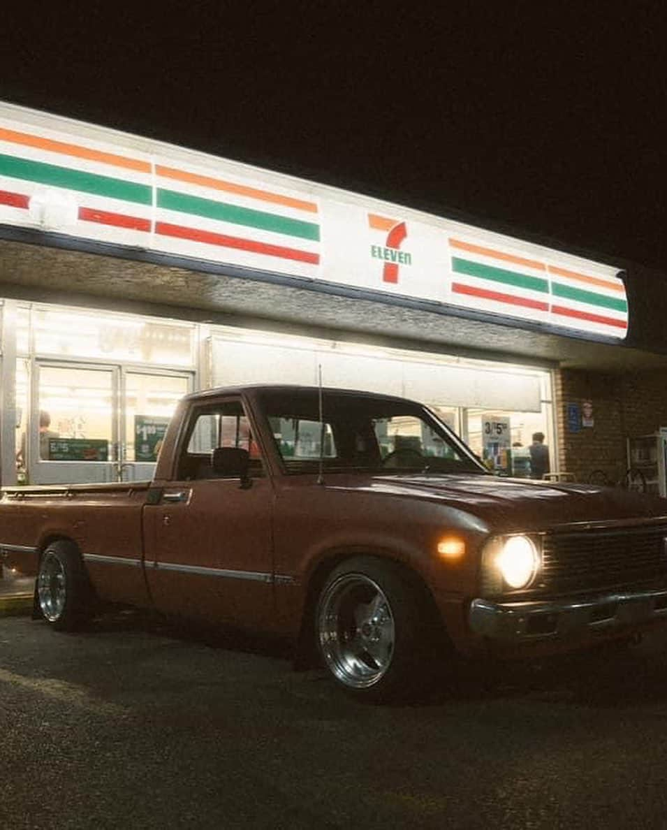 7-Eleven USAさんのインスタグラム写真 - (7-Eleven USAInstagram)「big bois part 2 #CarsOf7ELEVEn @79thor @hyper_media34 @skipper_712 and @cmease7.3 @awdlingling @chevy_400ss @stanced_minitrucks」10月28日 7時11分 - 7eleven